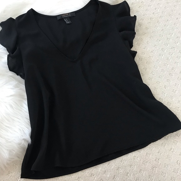 Forever 21 Tops - 💎Women’s short sleeve top!